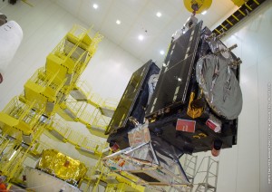 Galileo 9 and 10 on their dispenser being lifted towards the gold-insulation-covered Fregat upper stage. (Credit: CNES/ESA)