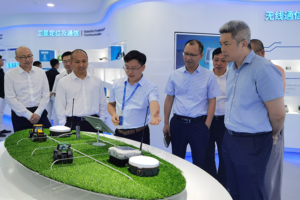 Representatives from Fuyao Glass visited Harxon's Shenzhen, China, headquarters on July 1. (Photo: Harxon)