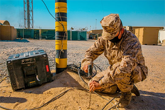 A U.S. Marine Corps radio operator grounds an during long-range HF radio training in Kuwait Oct. 7, 2020. (Photo: U.S. Marine Corps/Capt. Joshua Hays)