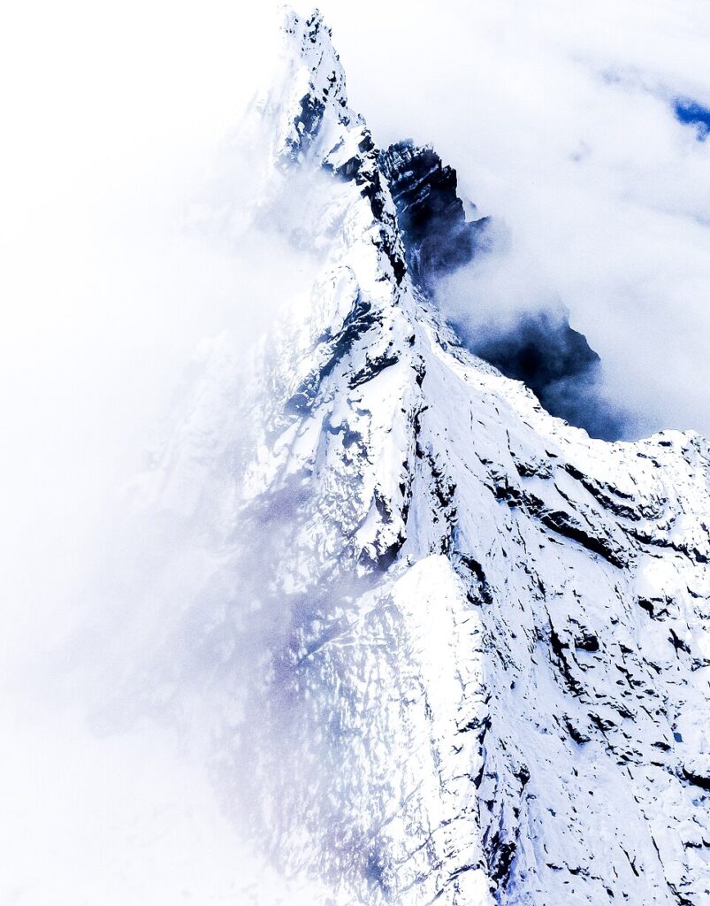 Puncak Jaya has the only snow in Indonesia. (Credit: Enda Kaban, CC BY-SA 4.0)