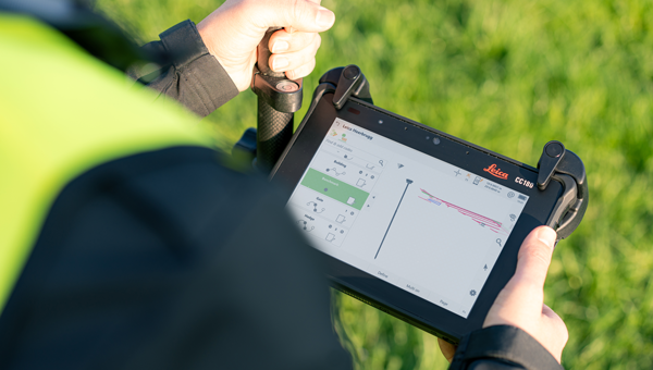 3.	Pairing smart RTK rovers with task-focused field software and cloud services unlocks performance advantages. Shown here is Leica Captivate surveying field software. (Credit: Leica Geosystems) 