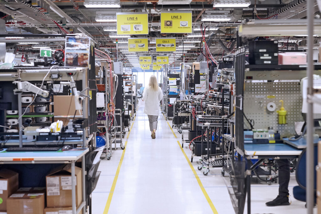 The climate- and dust-controlled production floor. (Credit: Hexagon)